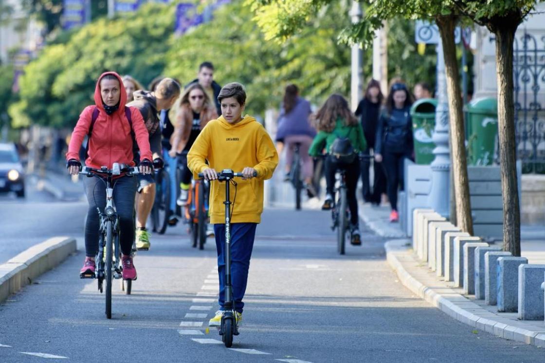 Electric Scooters and Micro-Mobility: Transforming Urban Transportation in 2025
